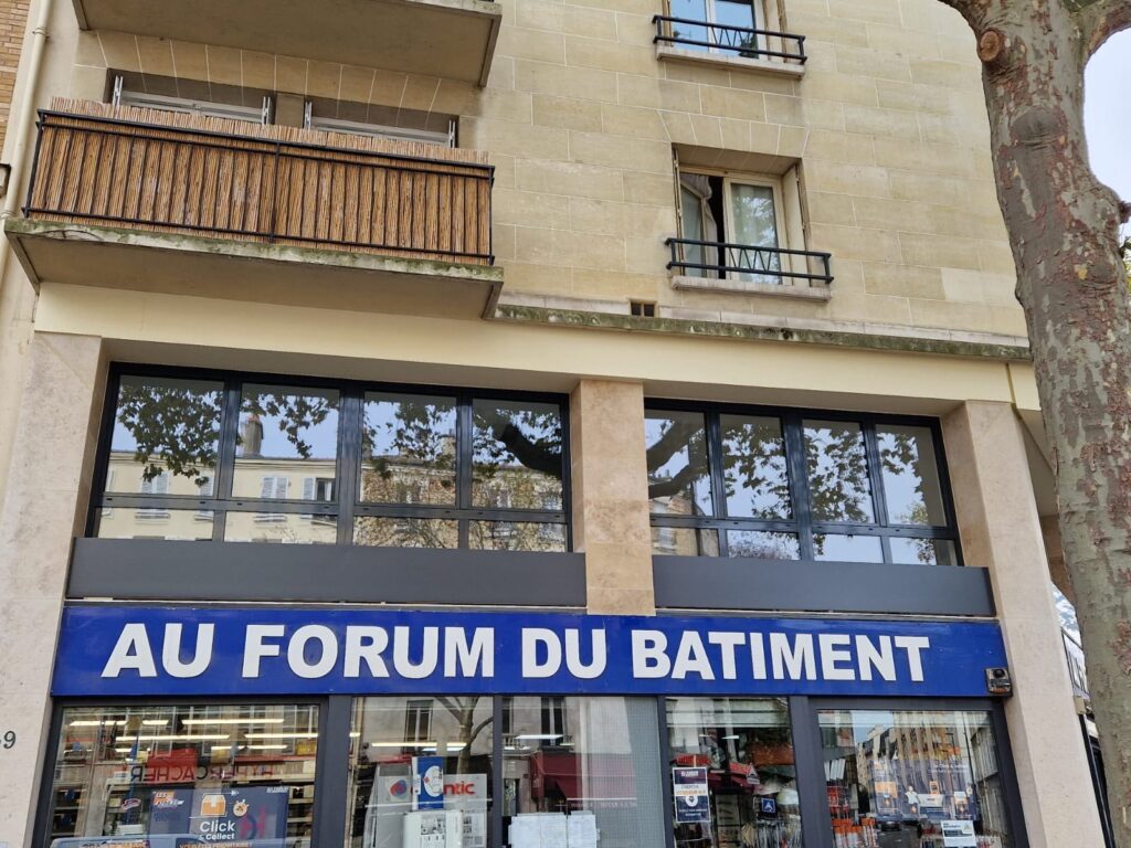 Au Forum du Bâtiment, France — façade