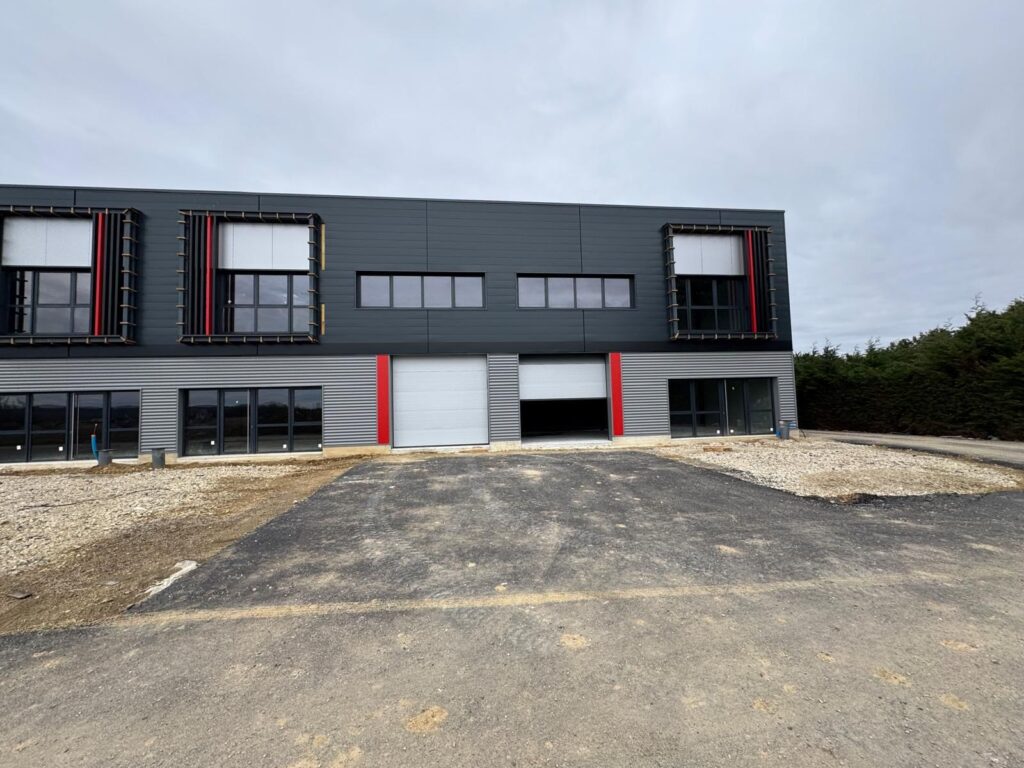 Bâtiments d’activités, Avrainville, France — vue extérieure