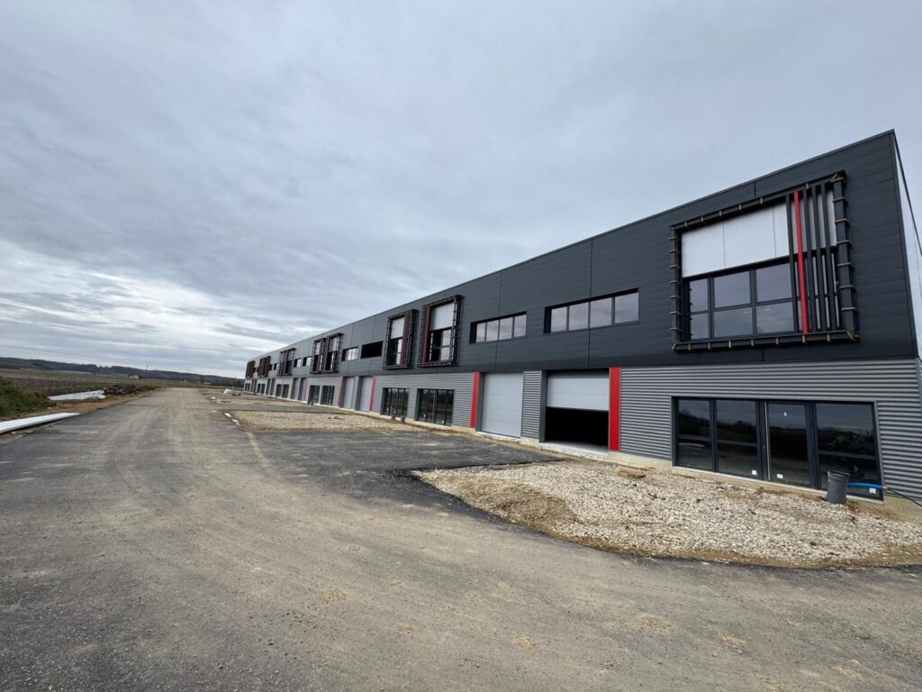 Bâtiments d’activités, Avrainville, France — perspective de l’ensemble