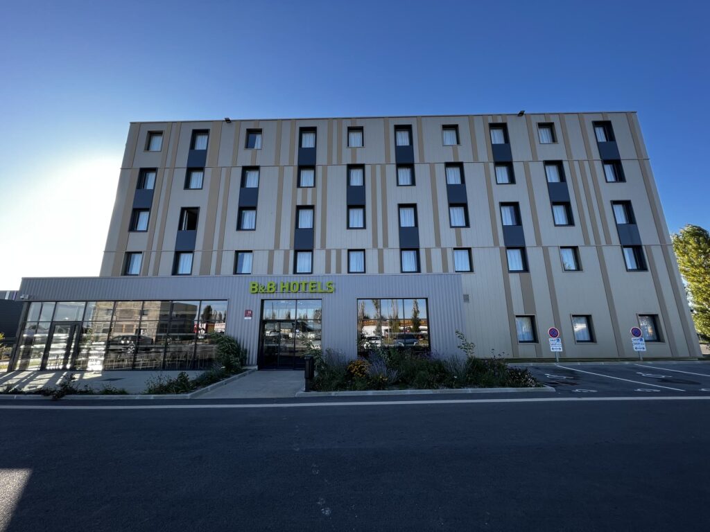 B&B HOTEL, Dreux, France — façade principale
