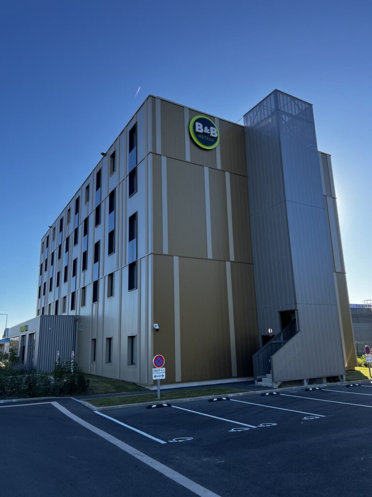 B&B HOTEL, Dreux, France — vue extérieure