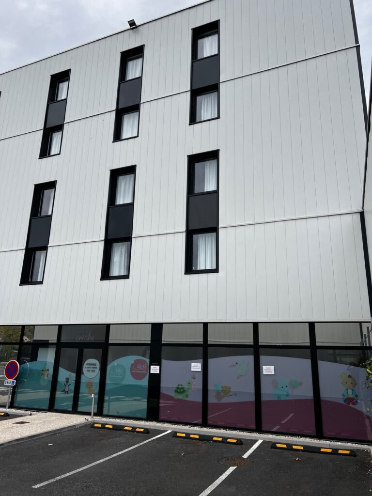 B&B HOTEL, Épinay-sur-Seine, France — détail de façade