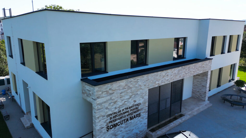 Centre de jour, Șomcuta Mare, Roumanie — entrée principale
