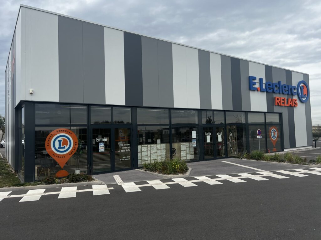 E.Leclerc Relais, Épinay-sur-Seine, France — façade vitrée