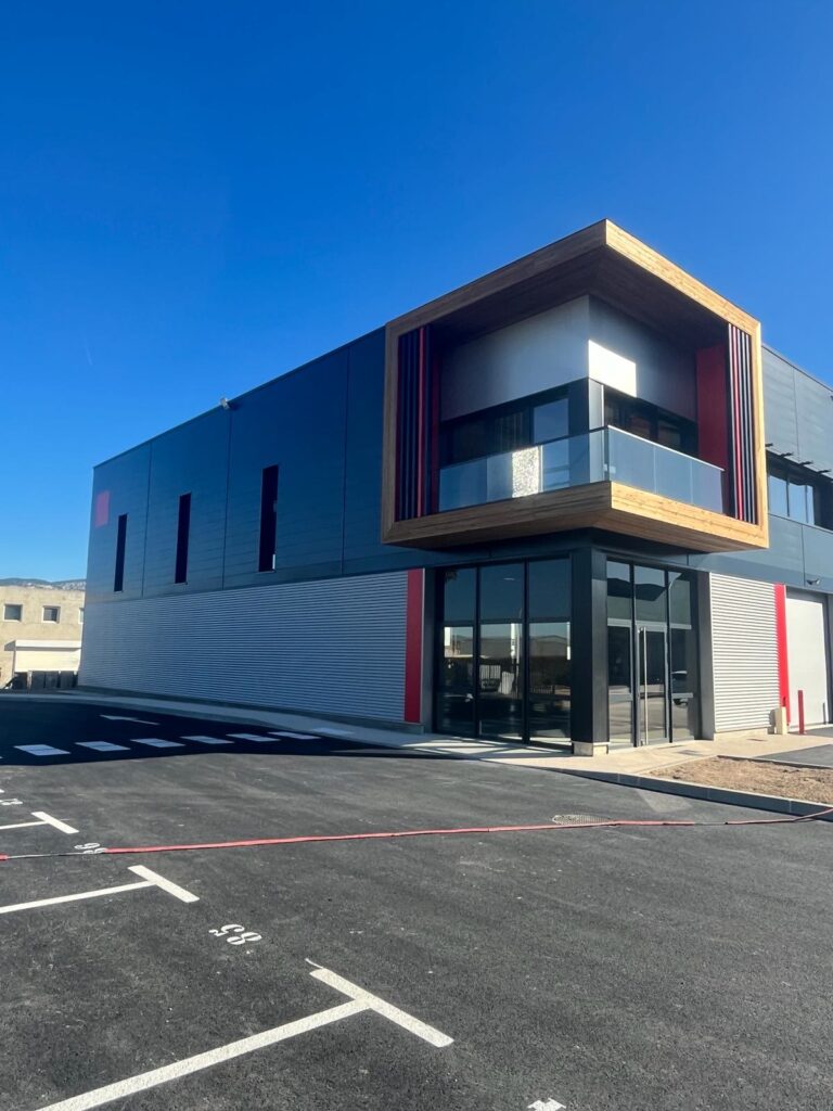 Complexe commercial, La Seyne-sur-Mer, France — vue extérieure