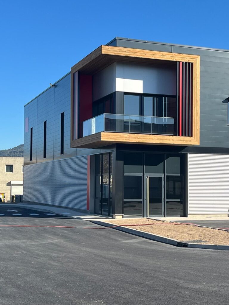 Complexe commercial, La Seyne-sur-Mer, France — détail de façade