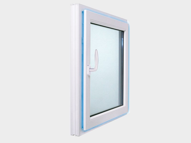 Fenêtre PVC dont l’ouvrant s’écarte parallèlement du dormant, ferrure Winkhaus activPilot Comfort PADK