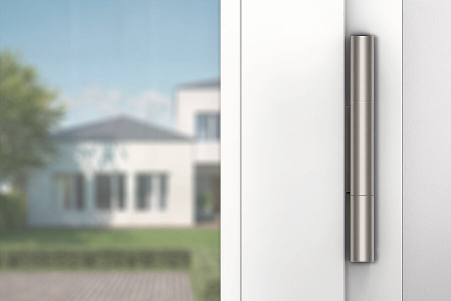 Paumelle cylindrique en trois parties Roto Solid B 322 P posée sur une porte en PVC