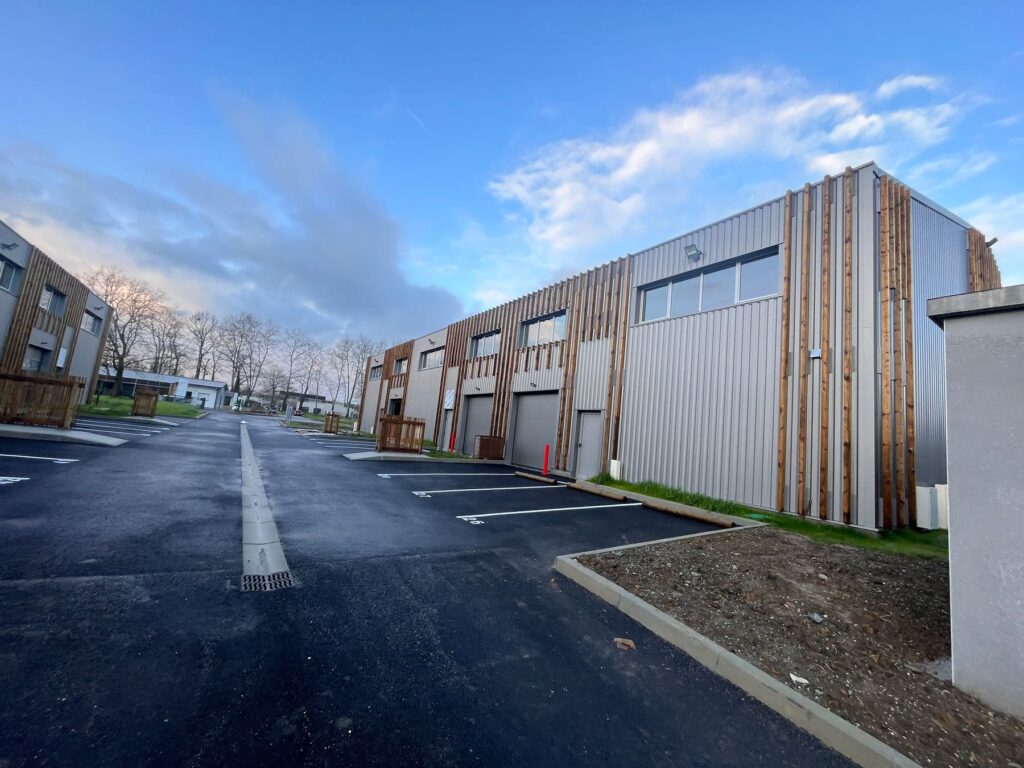 Bâtiments d’activités, Pau, France — vue extérieure