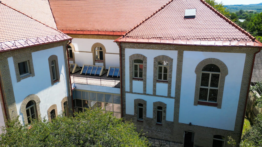 Mairie de Șomcuta Mare, Roumanie — aile de la cour intérieure