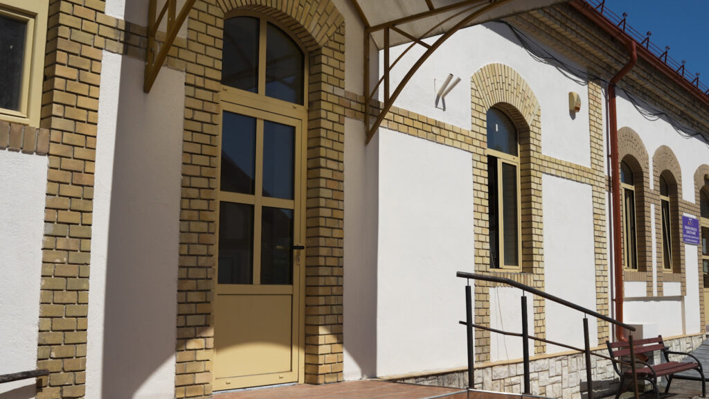 Mairie de Șomcuta Mare, Roumanie — entrée