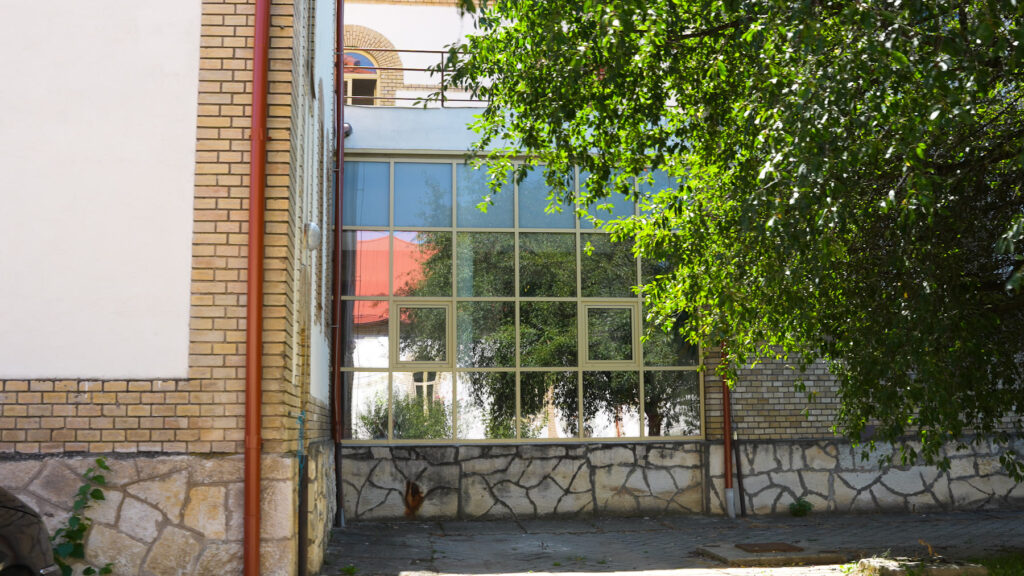 Mairie de Șomcuta Mare, Roumanie — façade vitrée